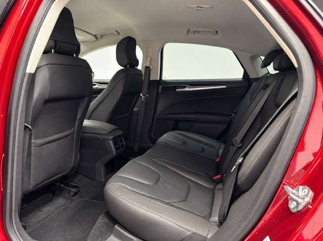 Ford Mondeo — photo 14