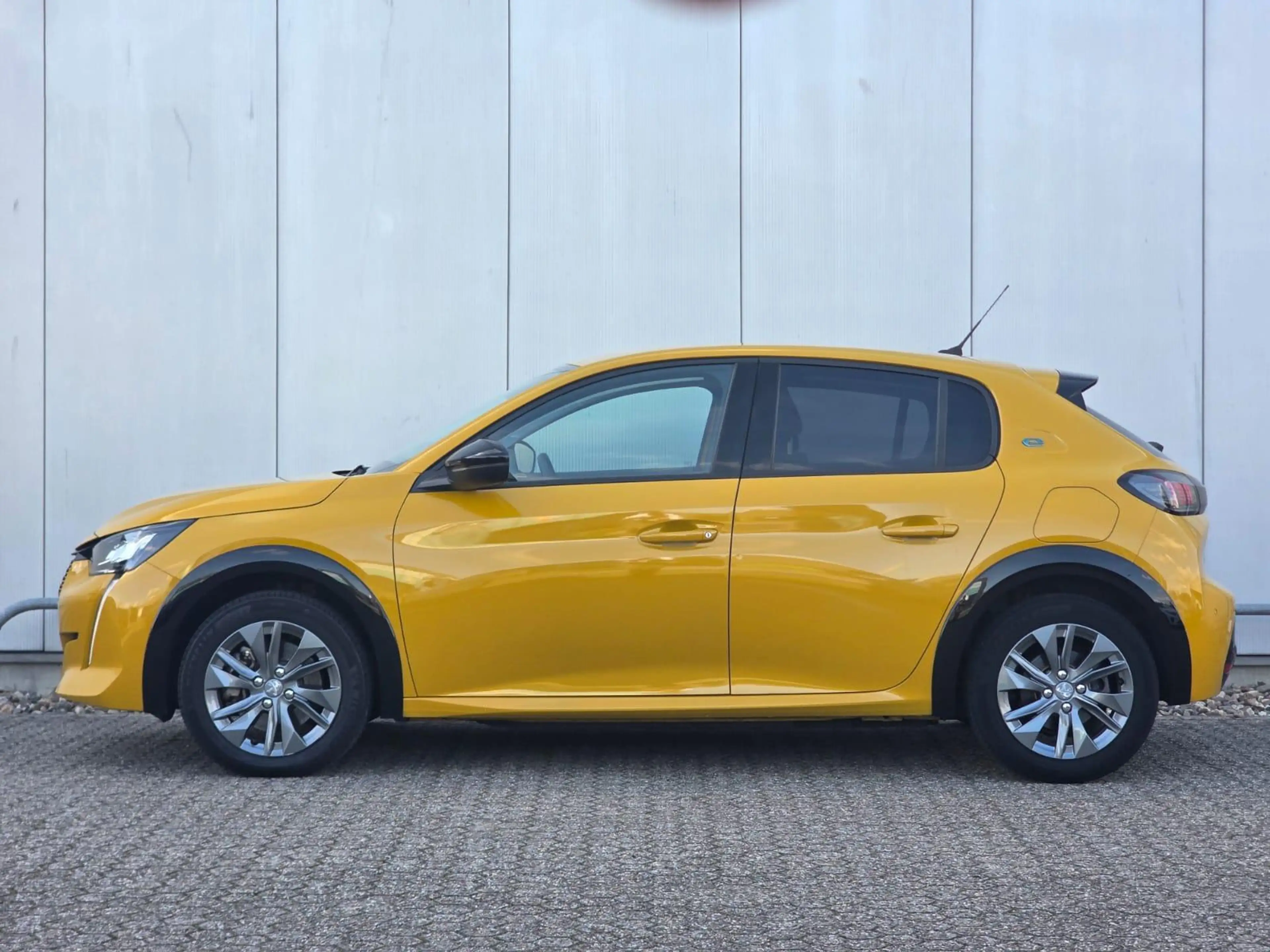 Peugeot e-208 EV Allure Pack 50 kWh Parkeercamera | Android Auto — photo 3