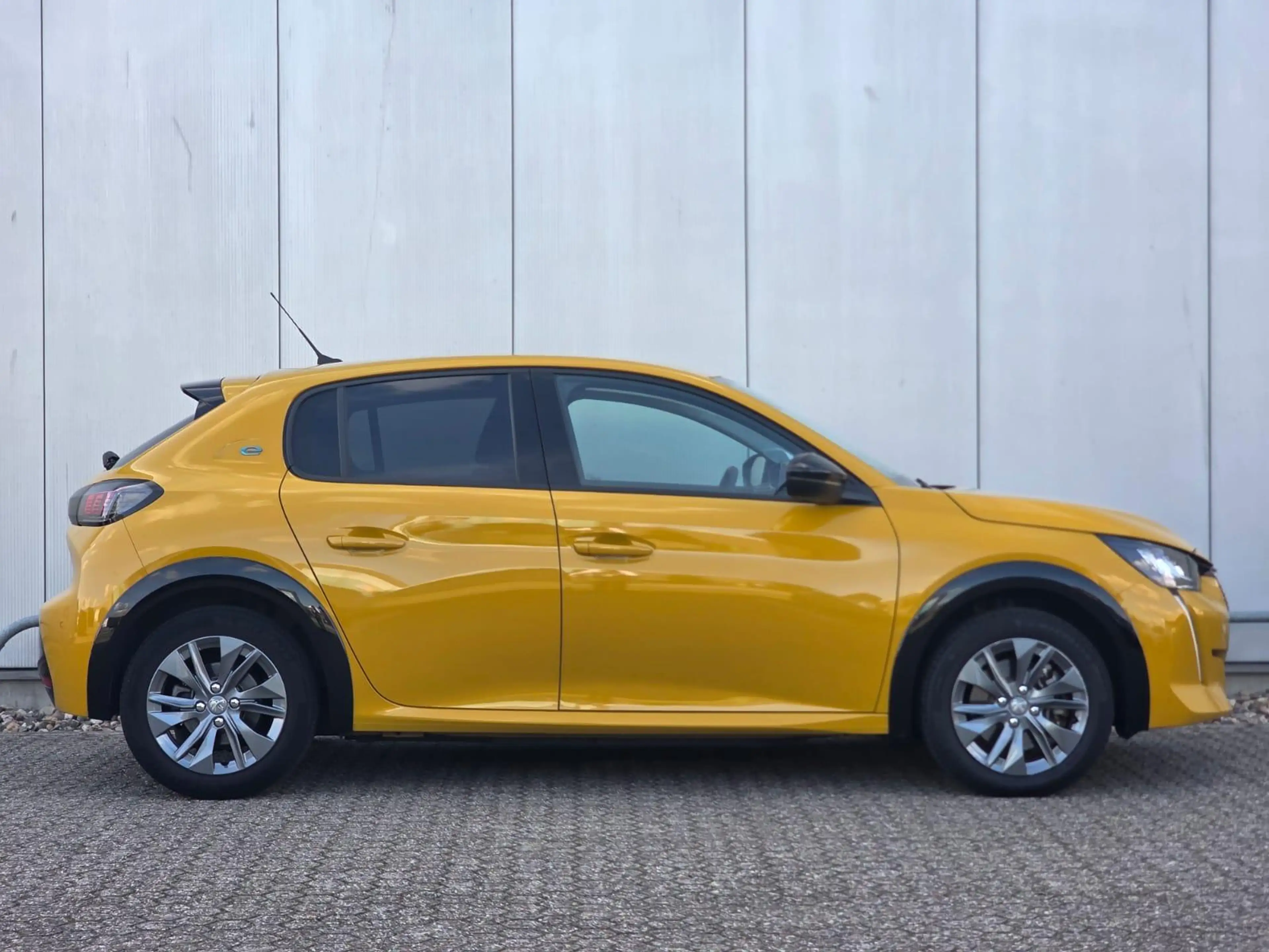 Peugeot e-208 EV Allure Pack 50 kWh Parkeercamera | Android Auto — photo 4