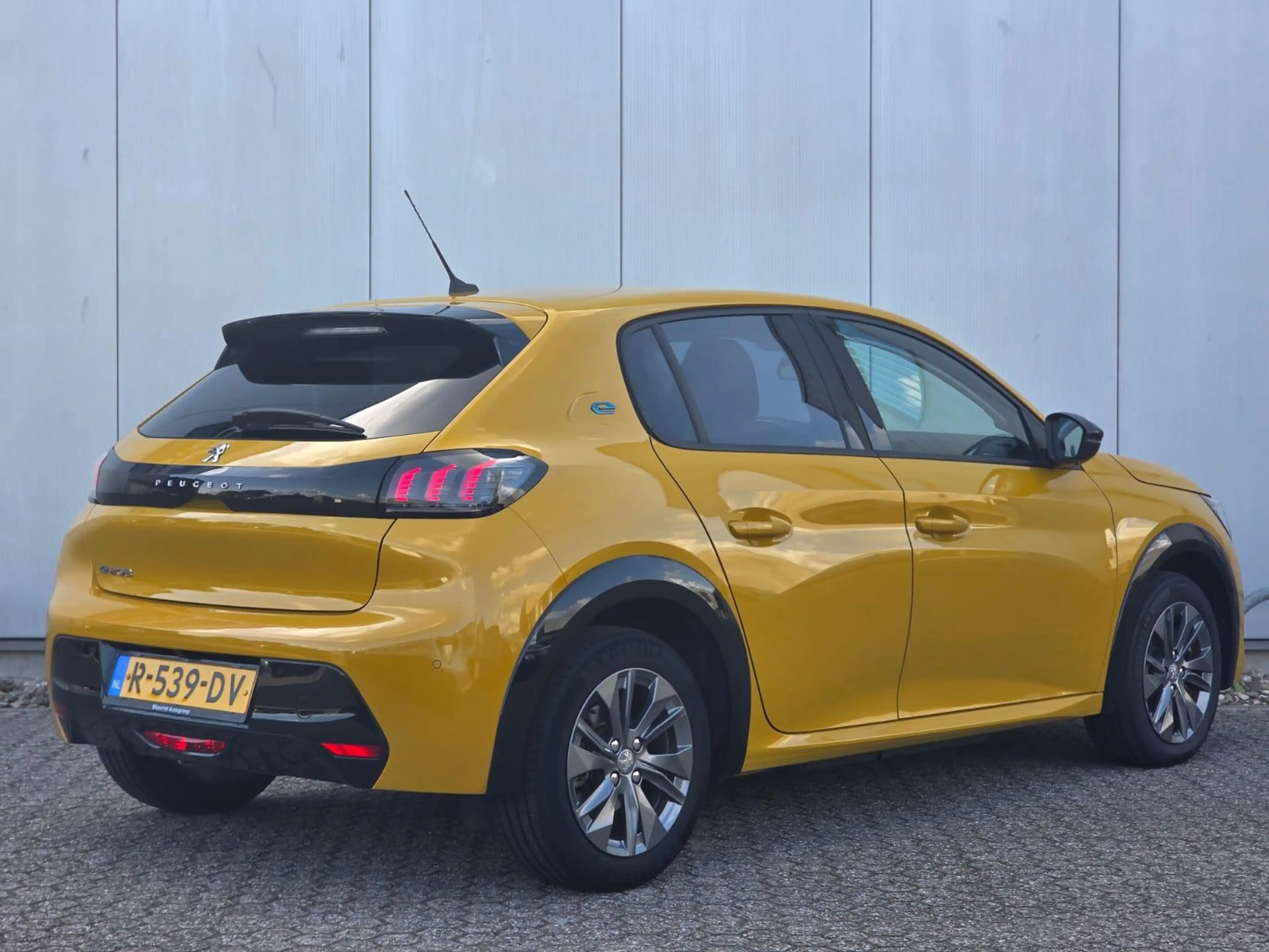 Peugeot e-208 EV Allure Pack 50 kWh Parkeercamera | Android Auto — photo 6