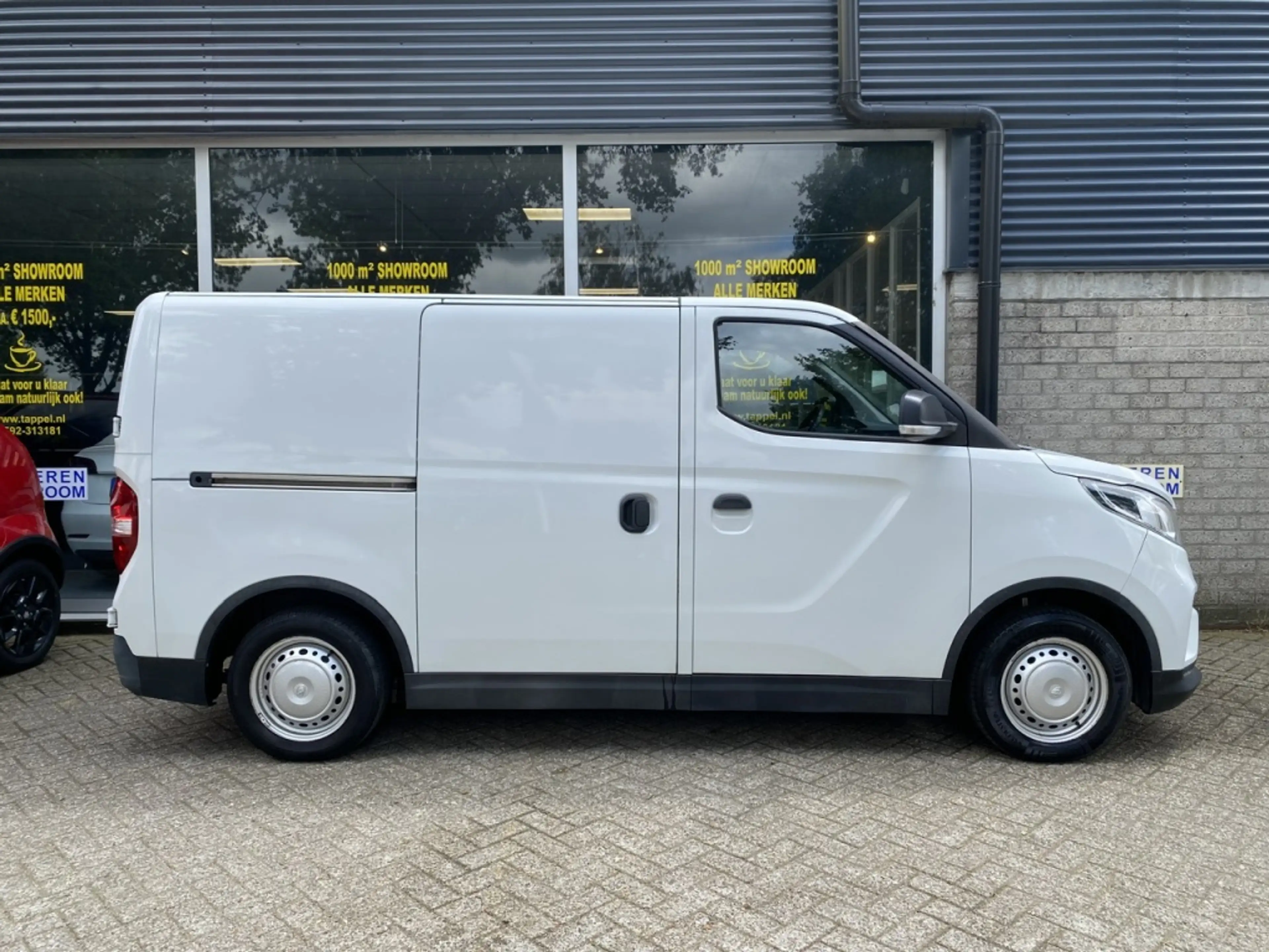Maxus eDeliver 3 SWB 53 kWh — photo 8