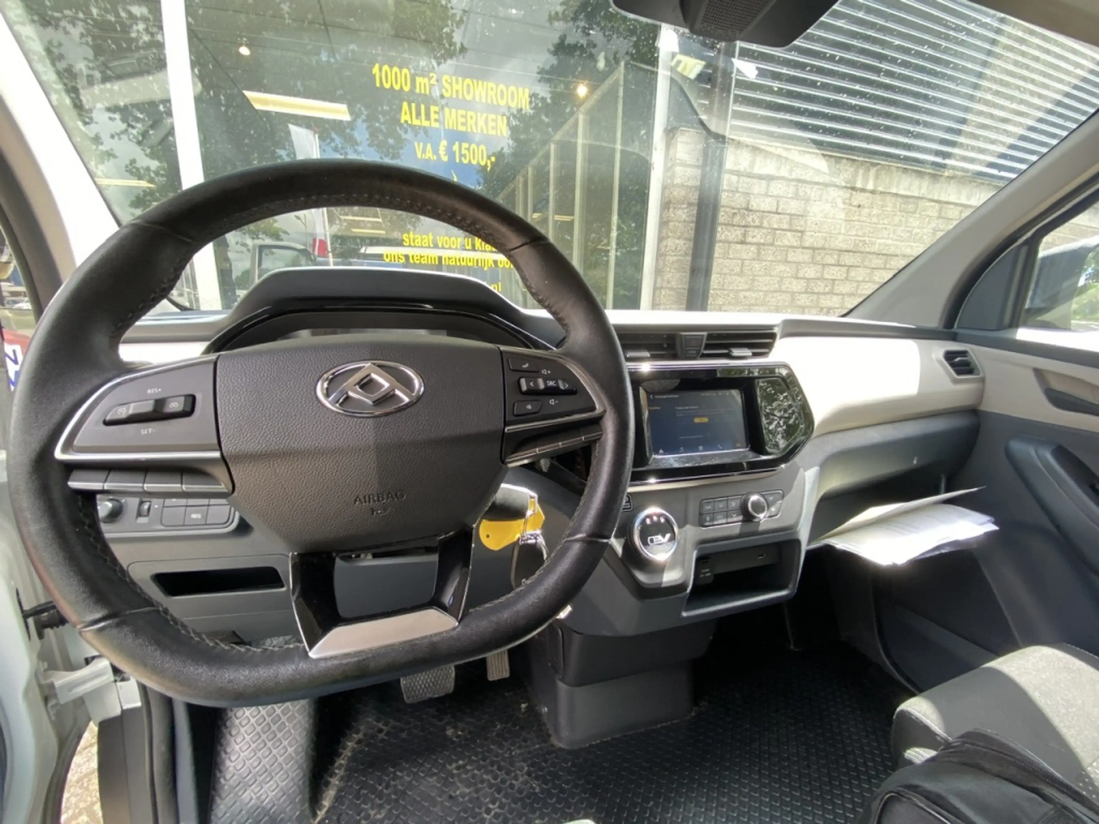 Maxus eDeliver 3 SWB 53 kWh — photo 34