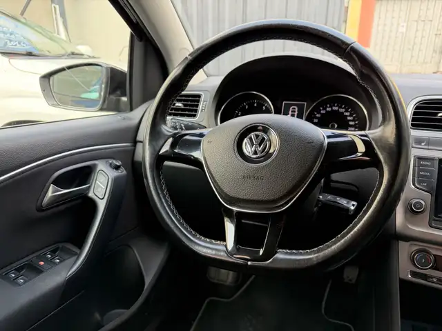 Volkswagen Polo view 8