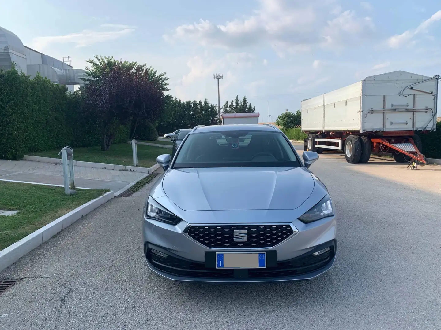 SEAT Leon Sportstourer 1.5 eTSI 150 CV DSG Xcellence Grigio - 2