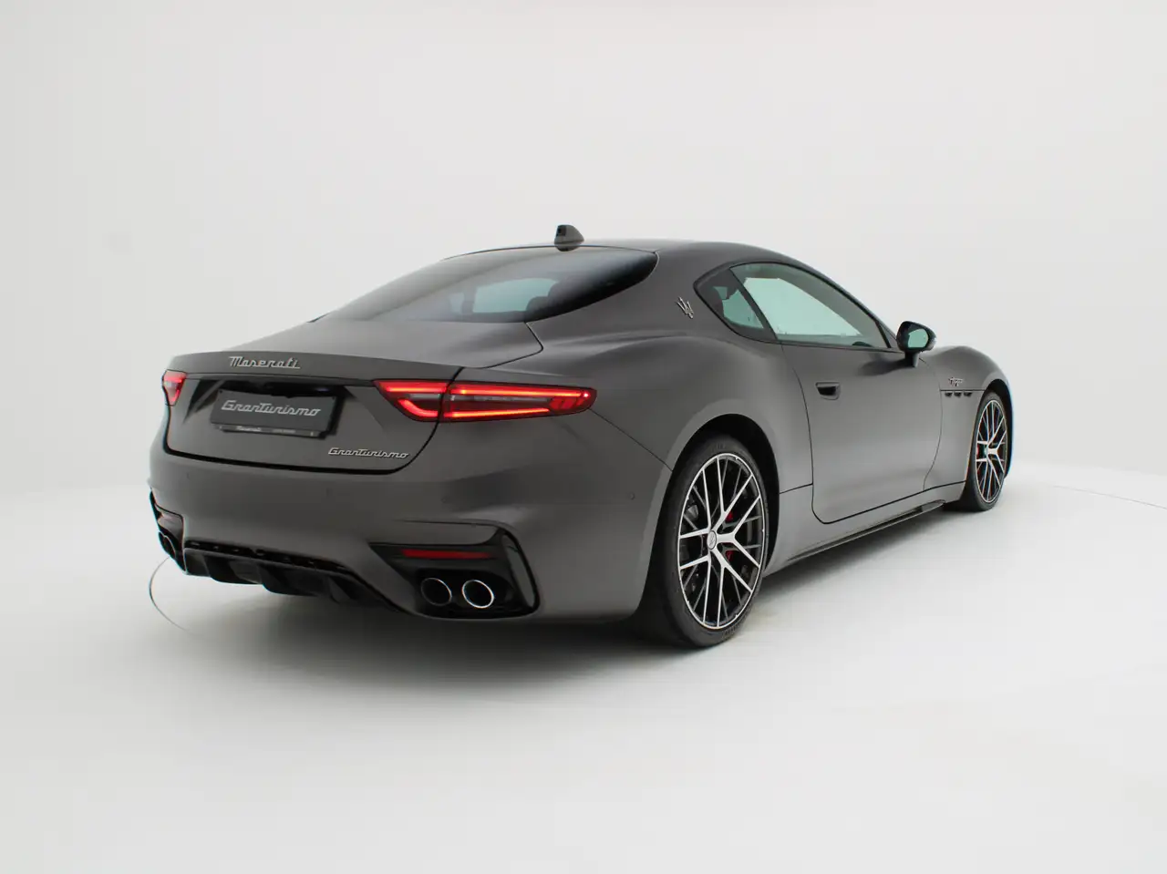 Maserati GranTurismo 2023 — фото 13