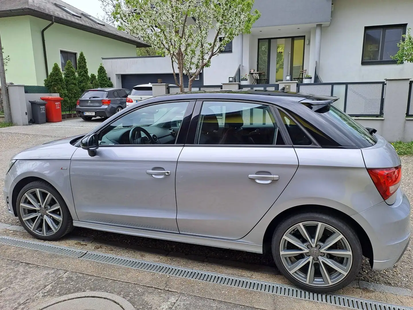 Audi A1 A1 SB 1,6 TDI Ambition Ambition Silber - 2