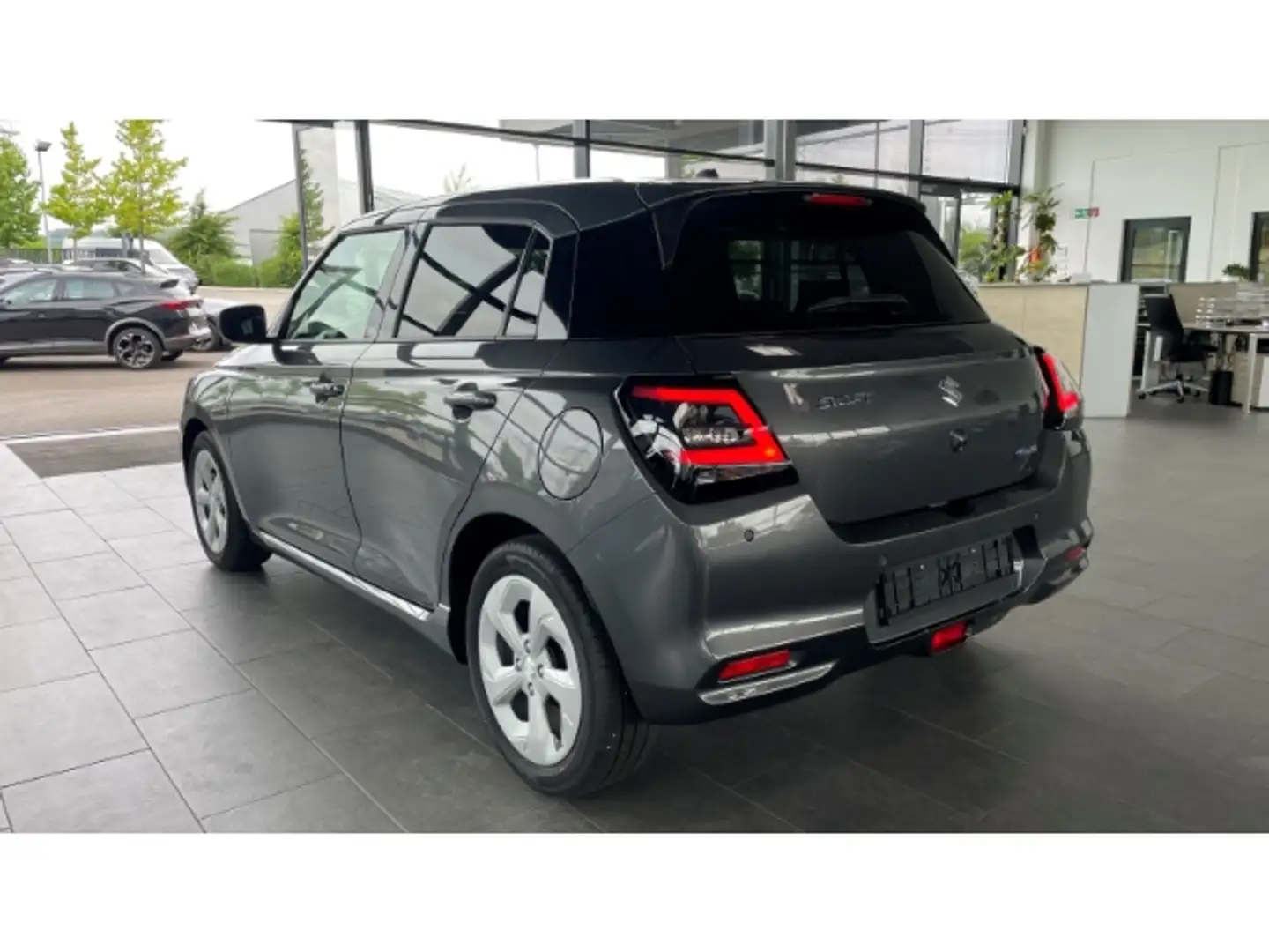 Suzuki Swift 1.2 Comfort Navi LED ACC Kamera SitzHZG Carplay Ke Grijs - 2