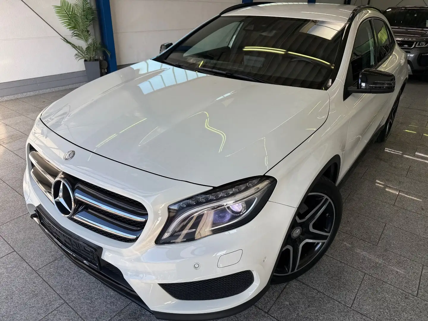 Mercedes-Benz GLA 220 d*AMG-NIGHT*4MATIC*AUTOM*BI-XN*NAV*KAMER Blanc - 1