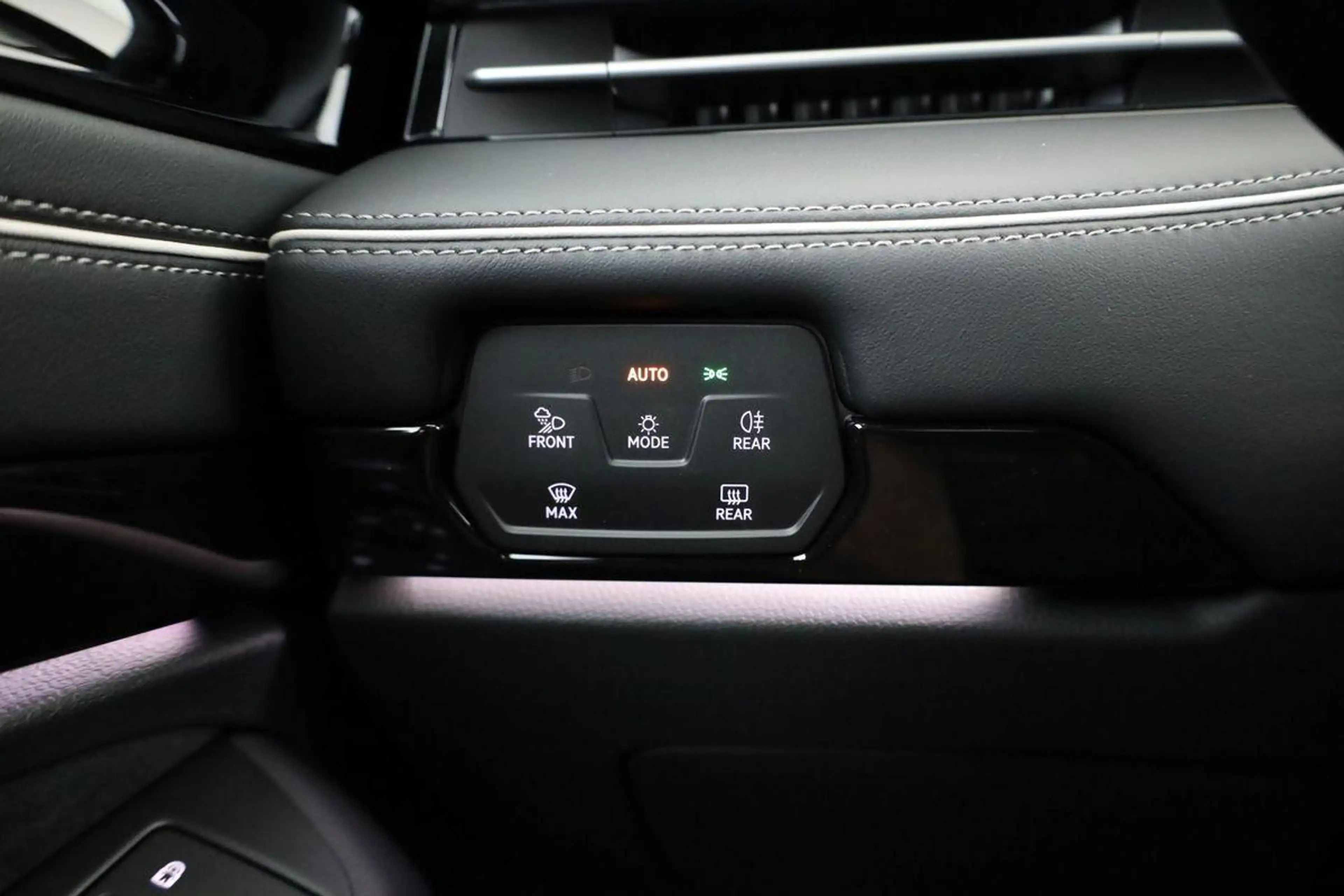 Volkswagen ID.7 Pro 210 kW Tourer Black, AHK, HuD, IQ.Light, IQ... — photo 8