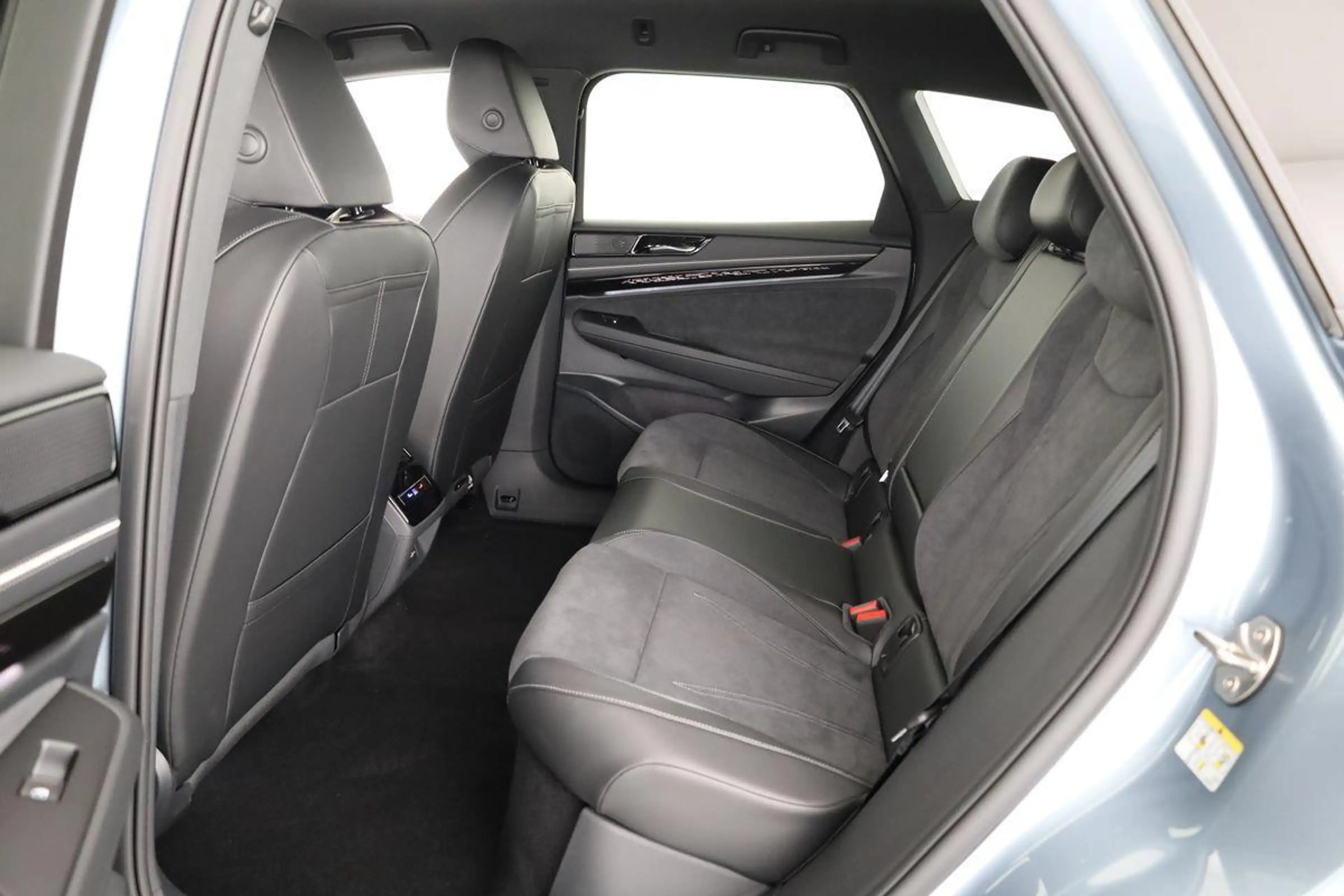 Volkswagen ID.7 Pro 210 kW Tourer Black, AHK, HuD, IQ.Light, IQ... — photo 11