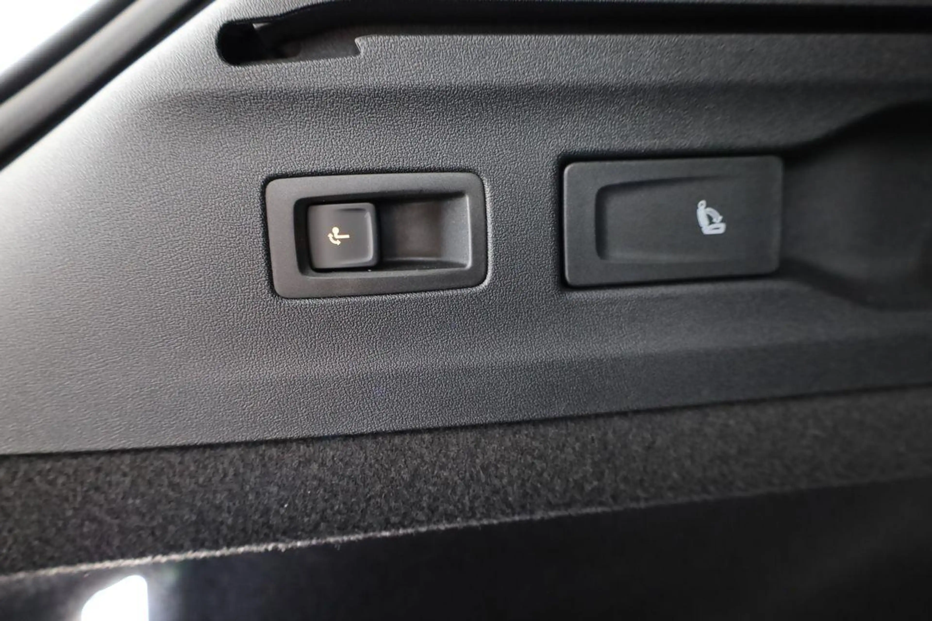 Volkswagen ID.7 Pro 210 kW Tourer Black, AHK, HuD, IQ.Light, IQ... — photo 13