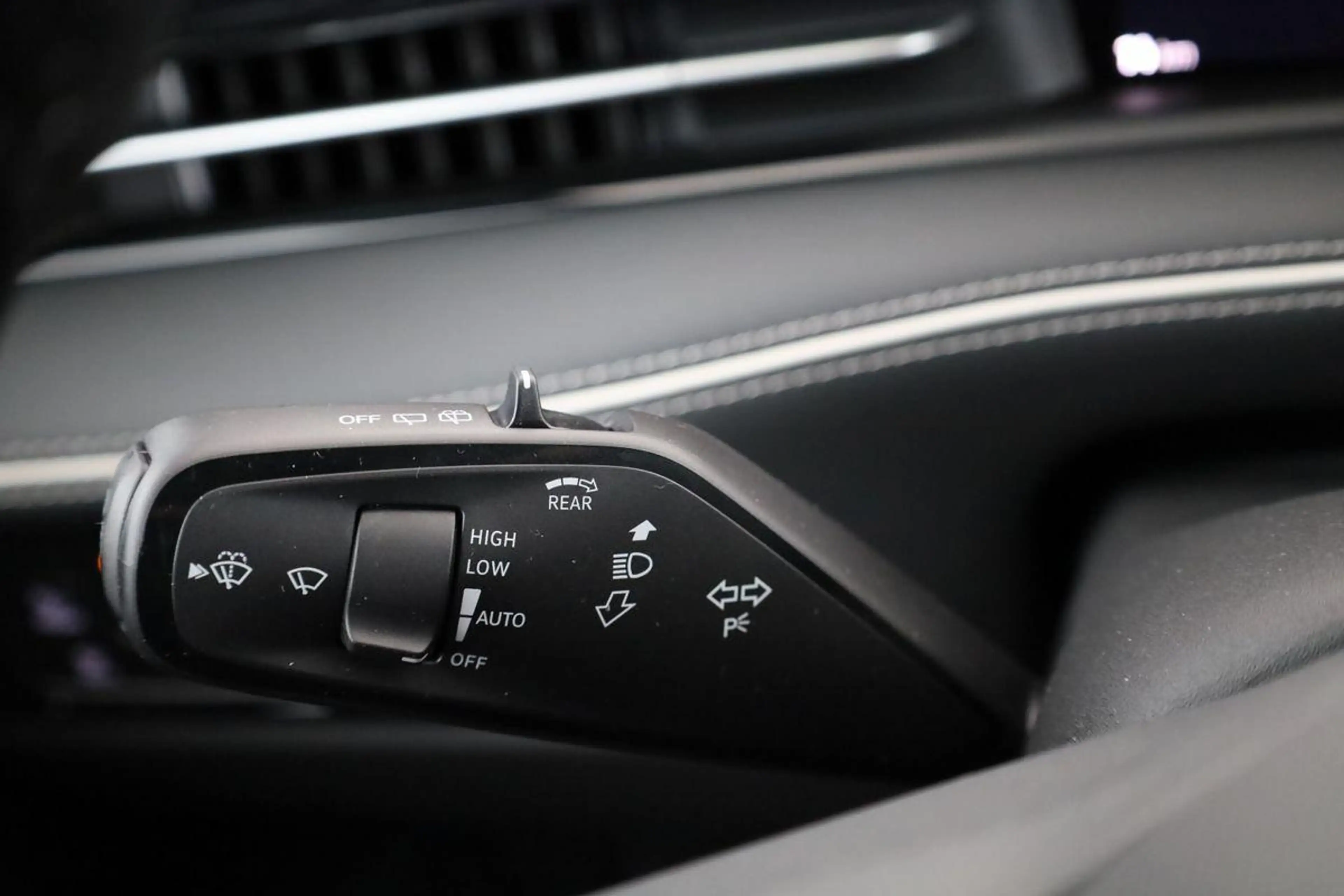 Volkswagen ID.7 Pro 210 kW Tourer Black, AHK, HuD, IQ.Light, IQ... — photo 9