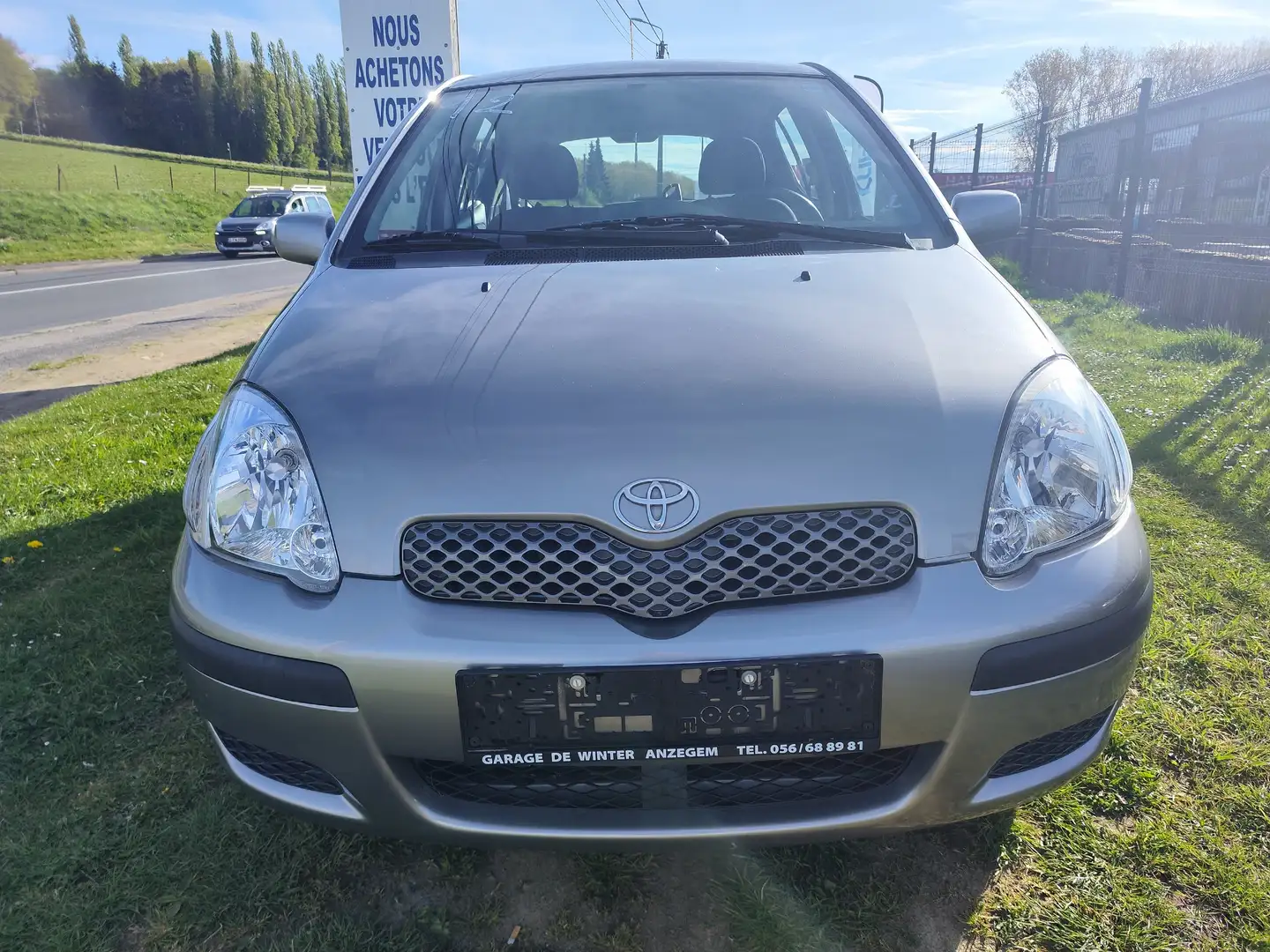 Toyota Yaris 1.0i VVT-i 16v * 1AN DE GARANTIE * Beige - 2