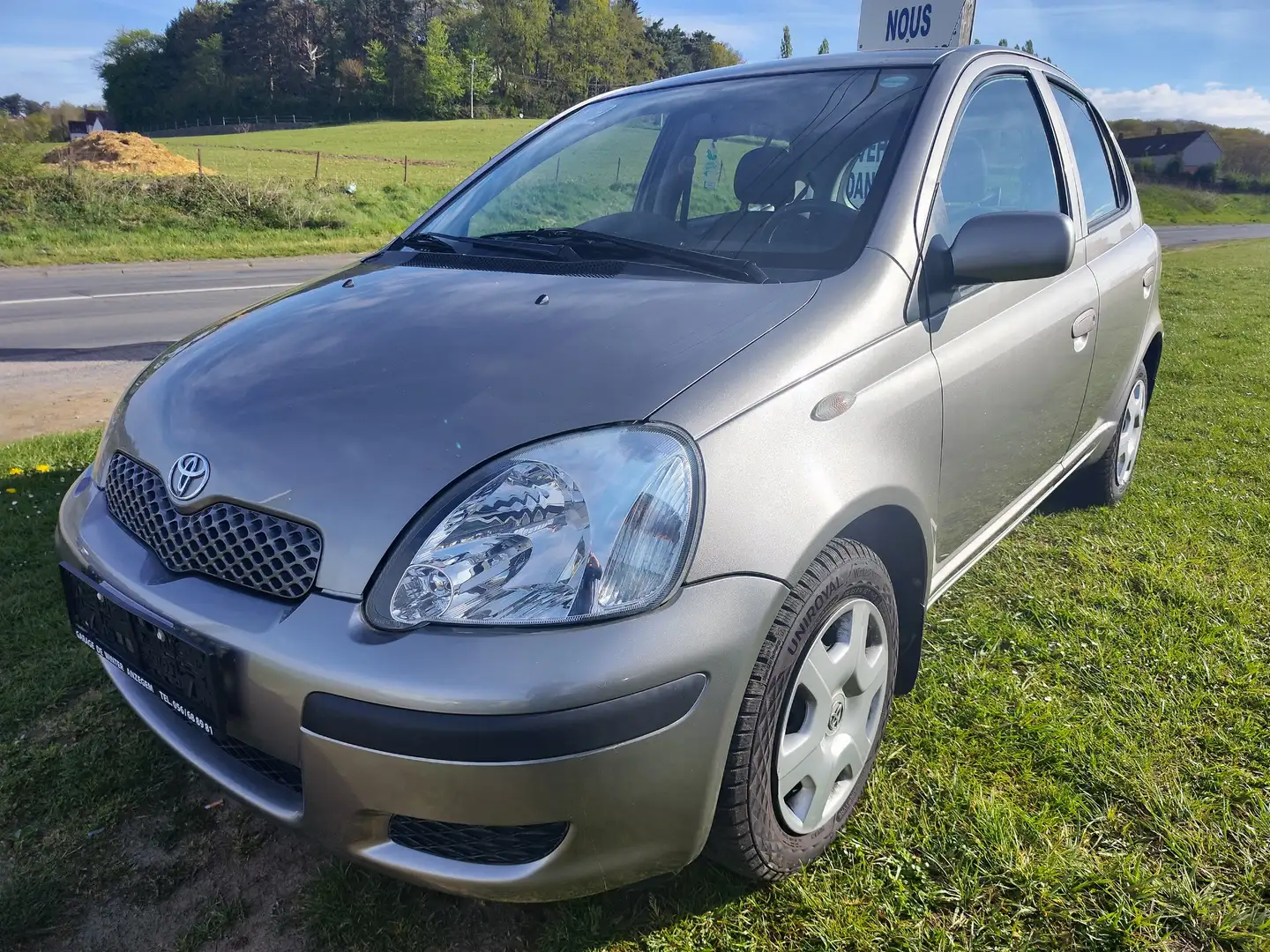 Toyota Yaris 1.0i VVT-i 16v * 1AN DE GARANTIE * Beige - 1