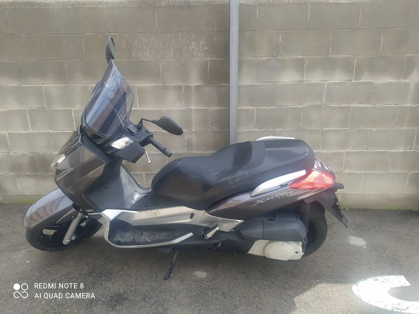 Yamaha X-Max 250 Šedá - 2