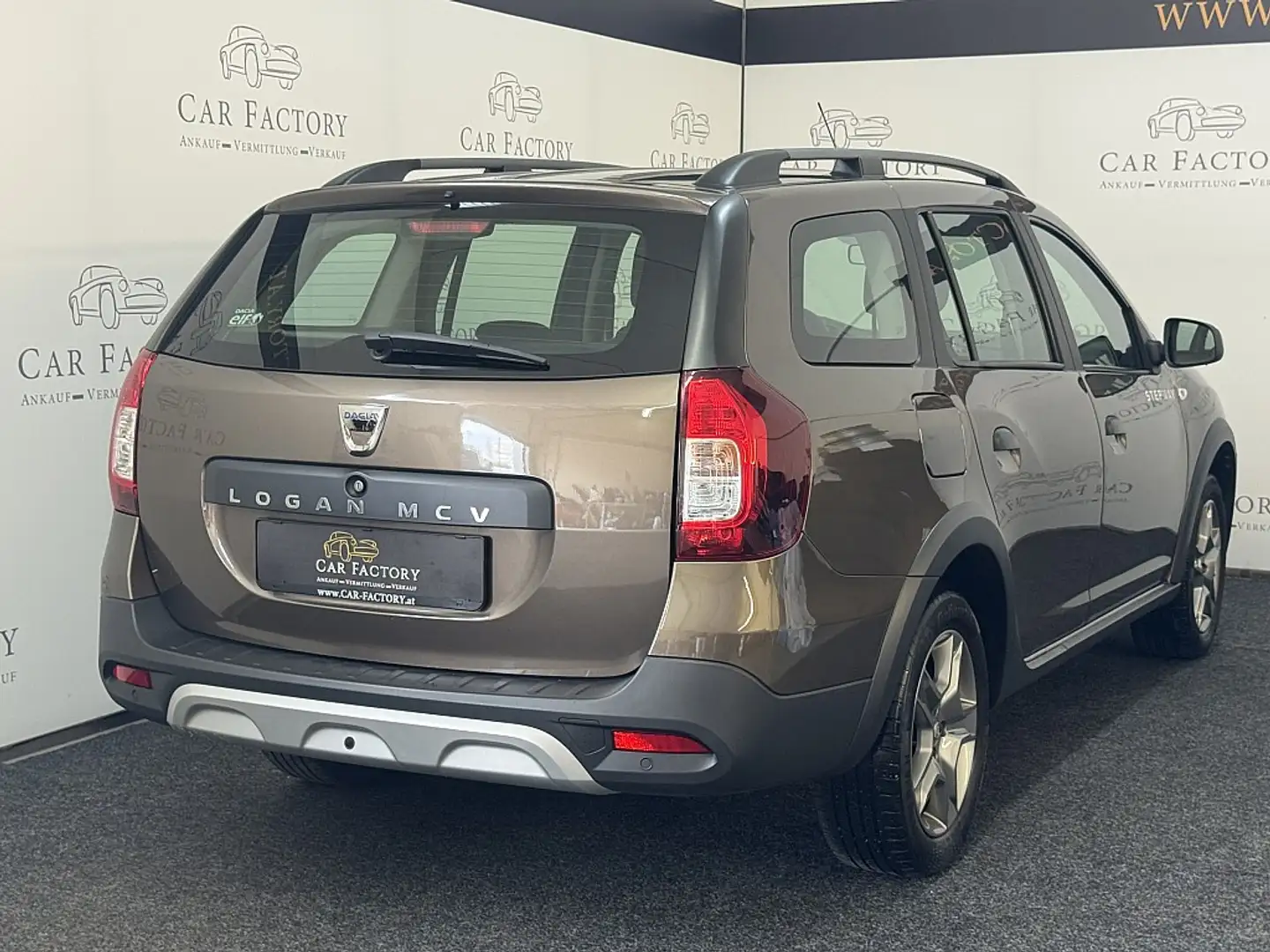 Dacia Logan MCV Stepway TCe 90 S&S Barna - 2