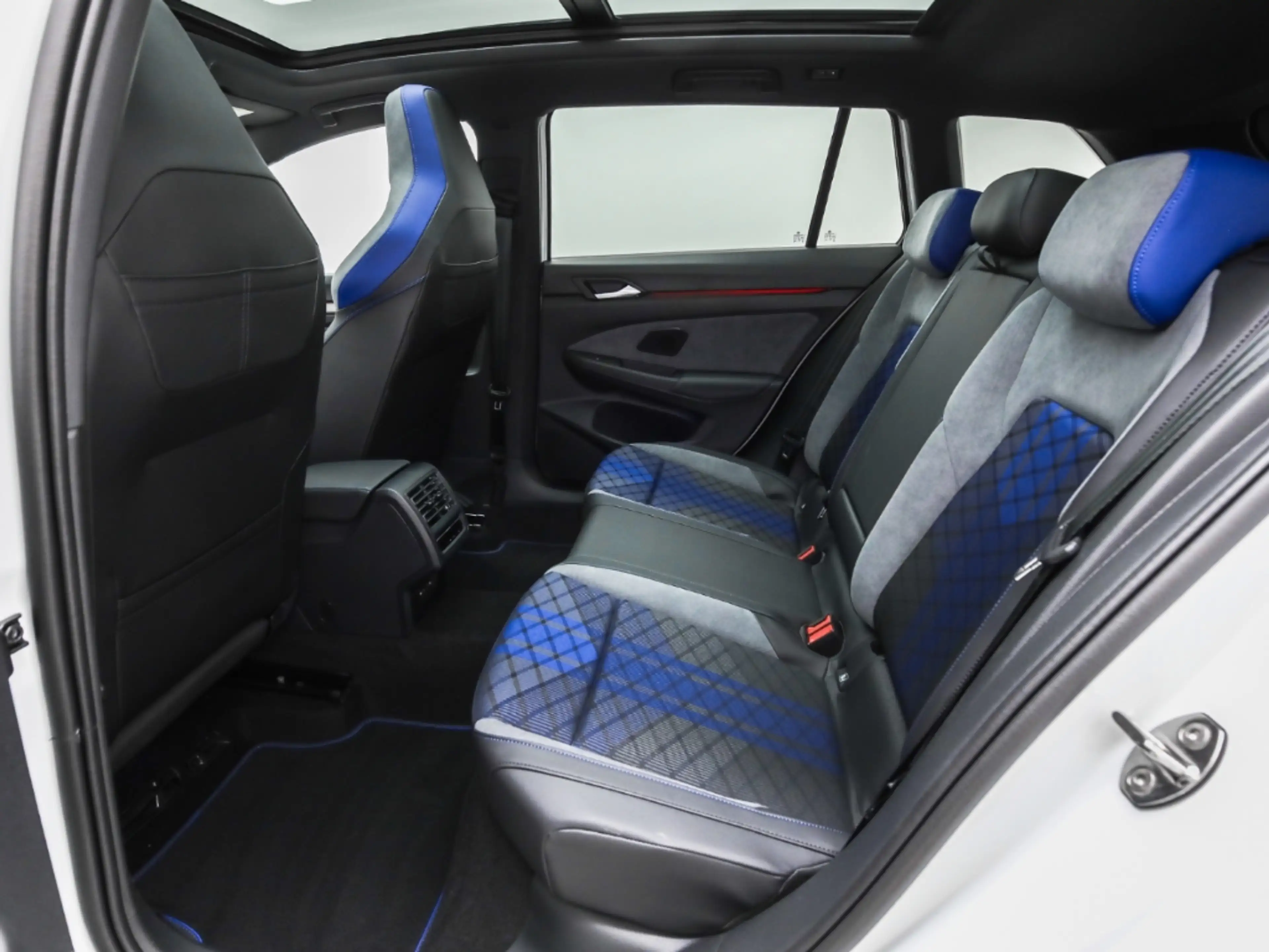 Volkswagen Golf R Variant 2.0 TSI 4M DSG AHK Pano HuD Harman Kardon — photo 11