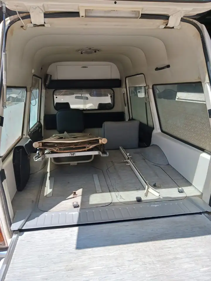 Mercedes-Benz 250 Ambulance, foto 10