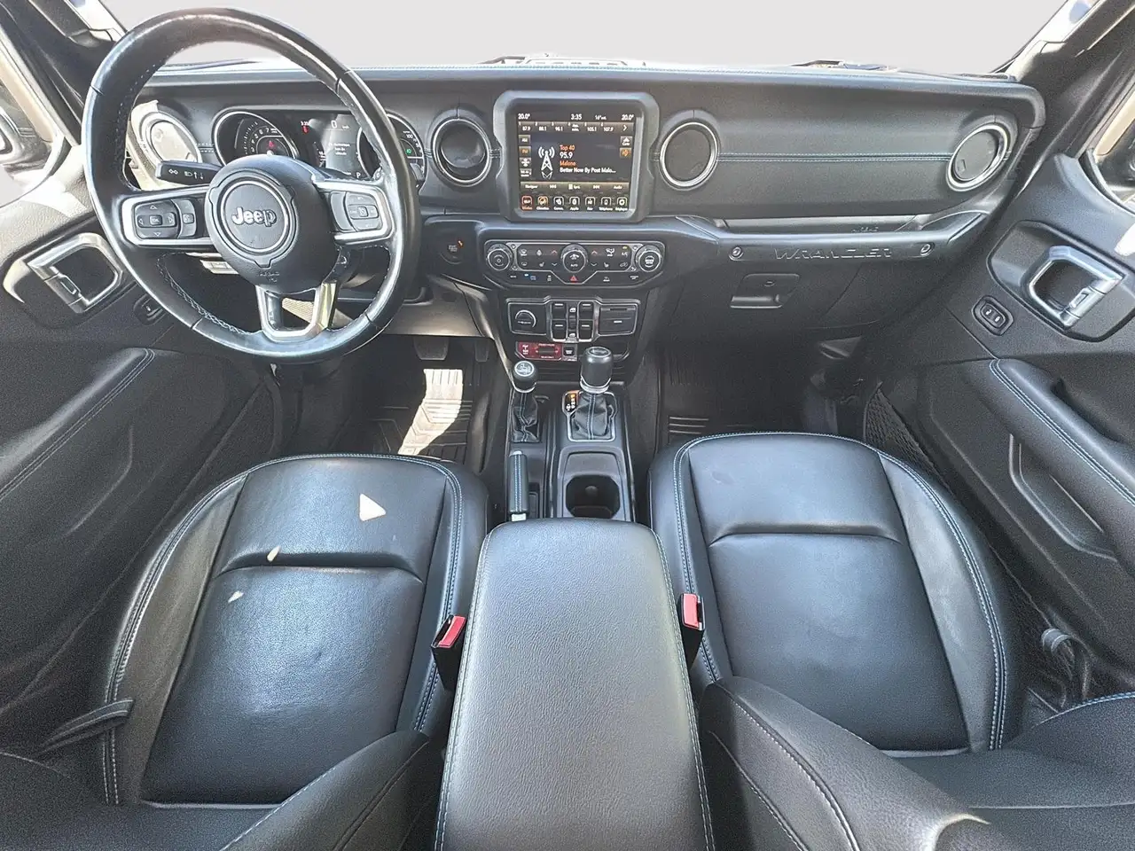 Jeep Wrangler снимка Jeep Wrangler