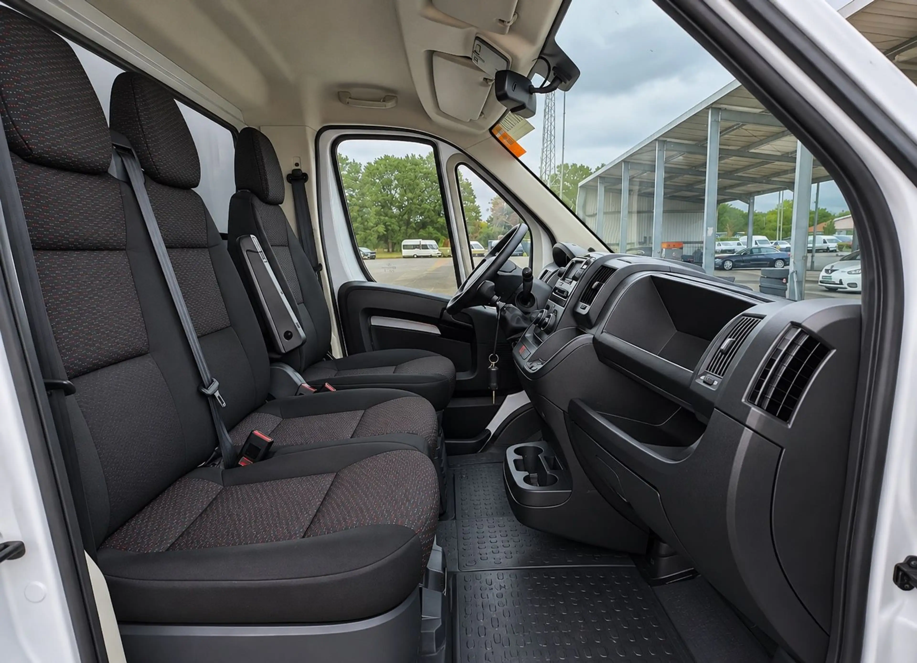Peugeot Boxer Pritsche Koffer 435 L4 BlueHDi 165 Stop&St — photo 7