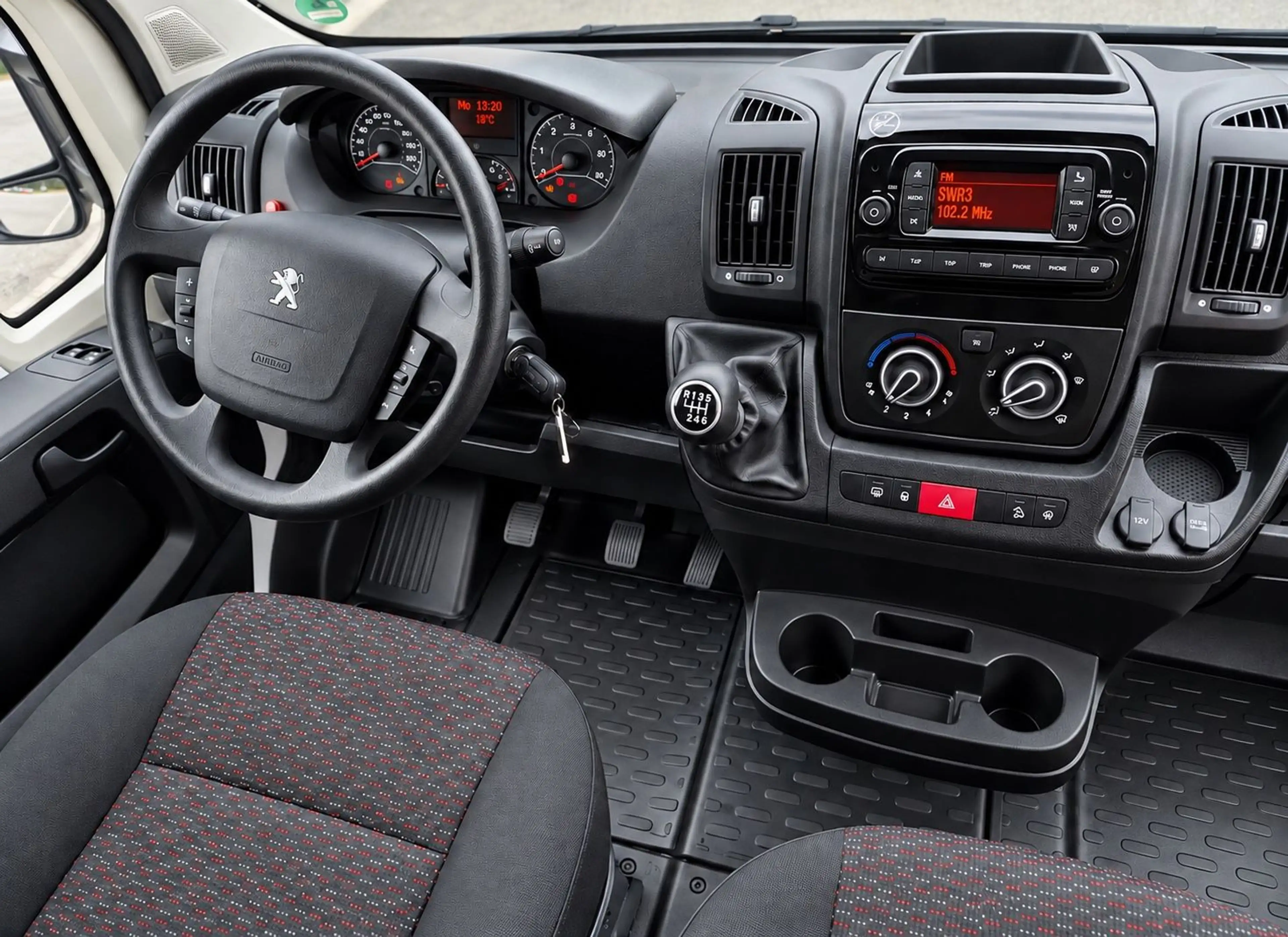 Peugeot Boxer Pritsche Koffer 435 L4 BlueHDi 165 Stop&St — photo 6