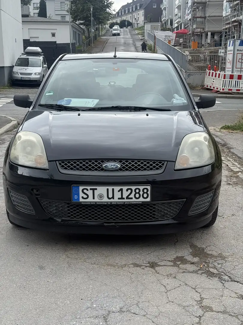 Ford Fiesta 1.3 Ambiente - 2