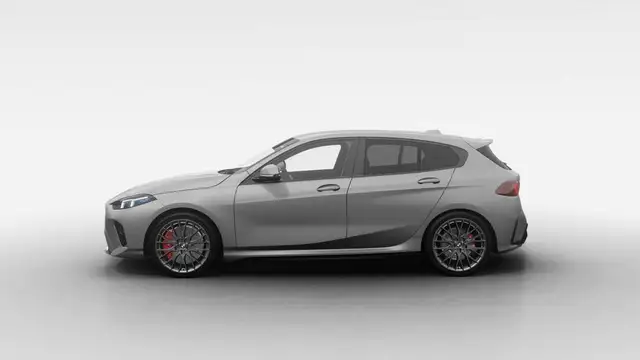 BMW 1 Series view 4