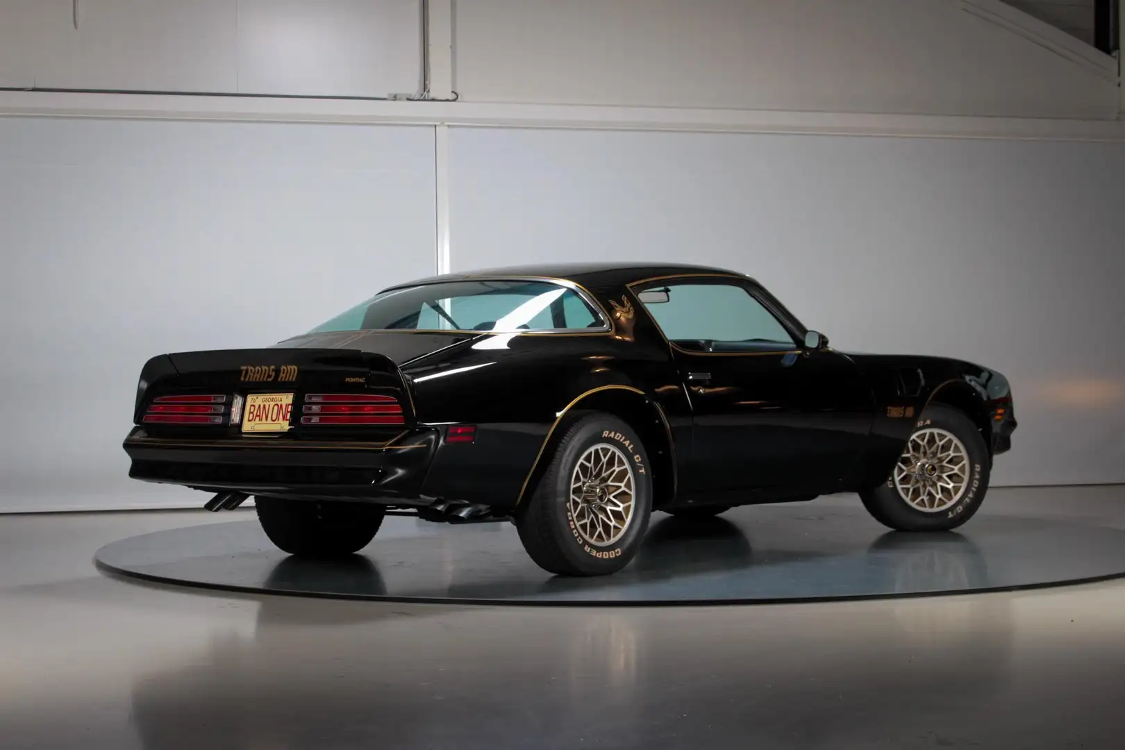 Pontiac Trans Am "Bandit" Schwarz - 2