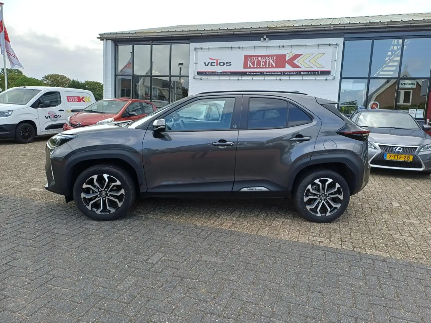 Toyota Yaris Cross 1.5 Hyb 130 D-Team Full options Gris - 2