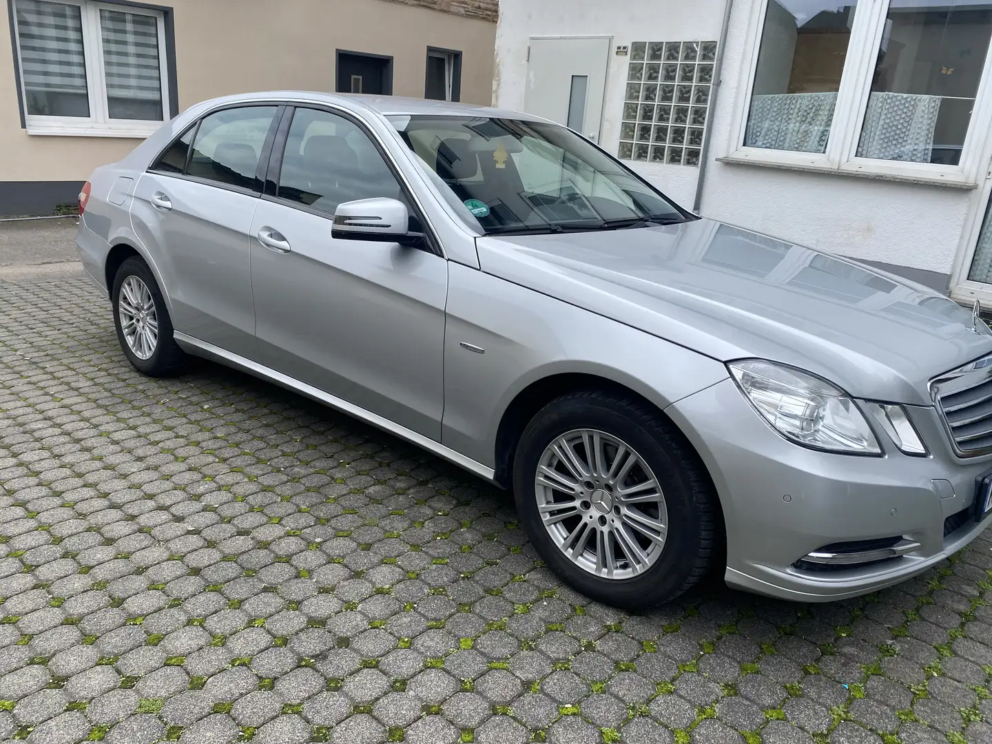 Mercedes-Benz E 200 CDI DPF BlueEFFICIENCY Automatik - 2