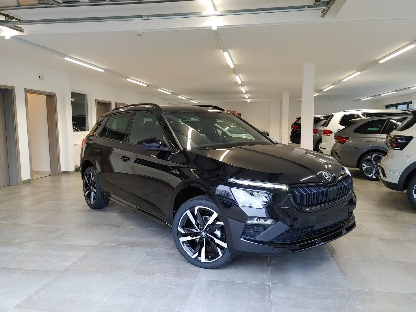 Skoda Kamiq 1.0 TSI DSG Monte Carlo Matrix/AHK/Pano/SmartLink Schwarz - 2
