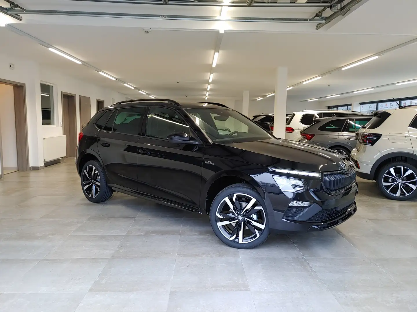 Skoda Kamiq 1.0 TSI DSG Monte Carlo Matrix/AHK/Pano/SmartLink Schwarz - 1