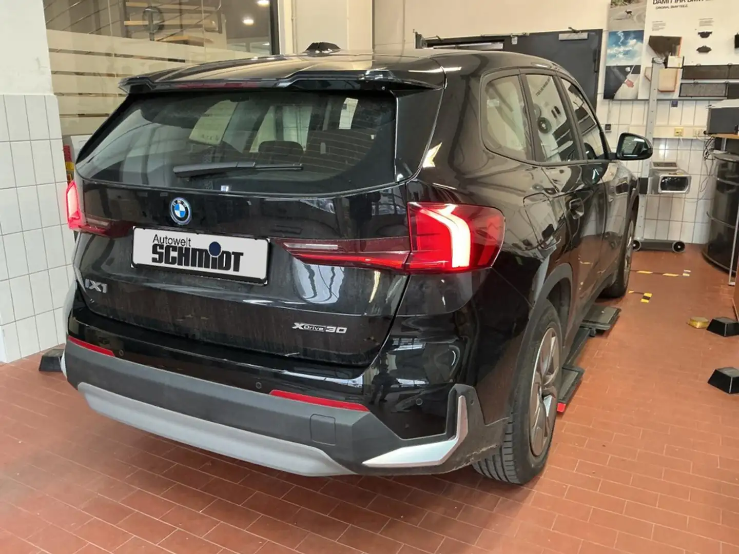 BMW iX1 xDrive30 + GARANTIE-bis-12.2028 Schwarz - 2