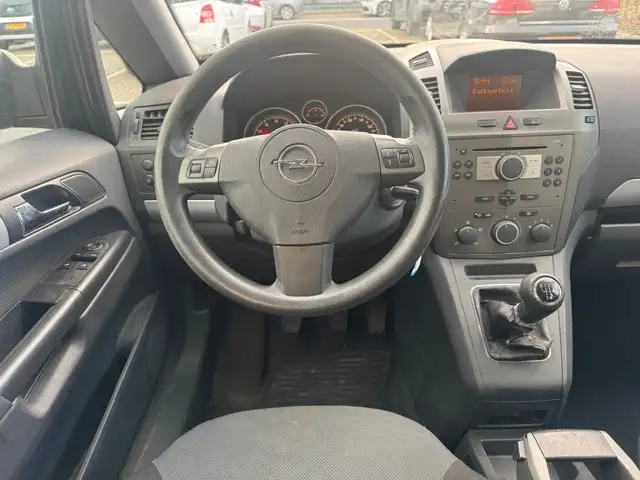 Opel Zafira view 2