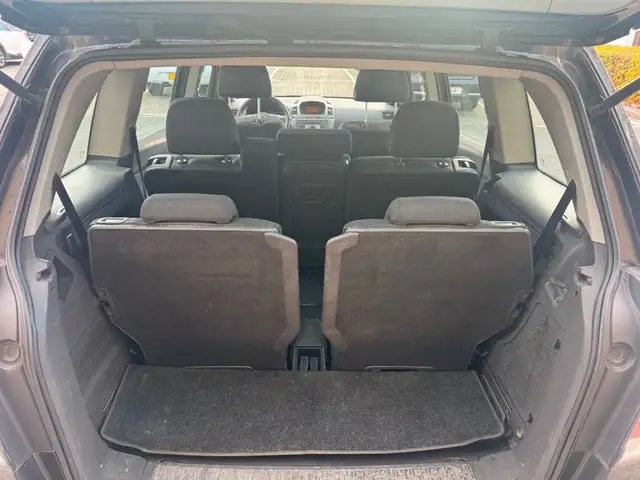 Opel Zafira view 4