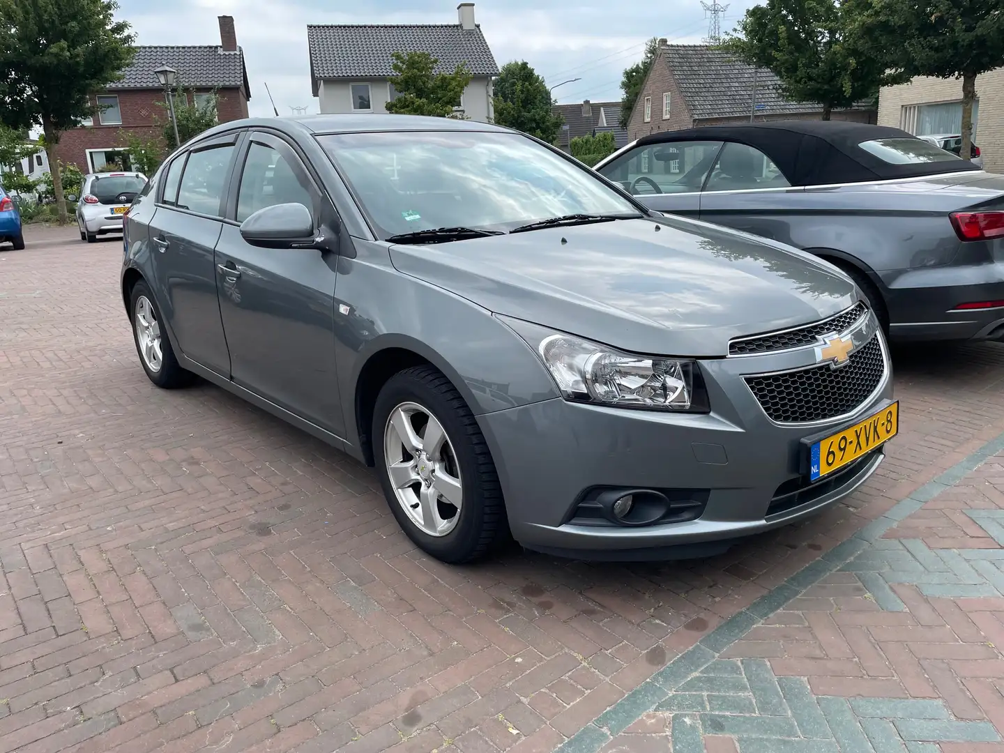 Chevrolet Cruze Cruze 1.6 LT Grijs - 1
