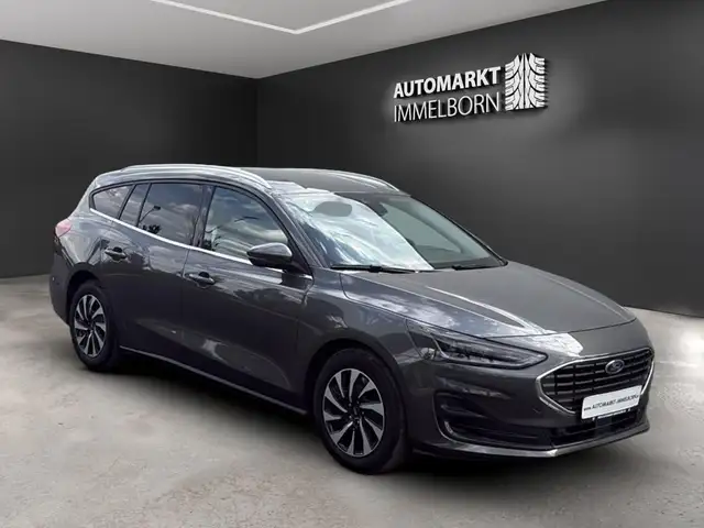 Ford Focus view 2