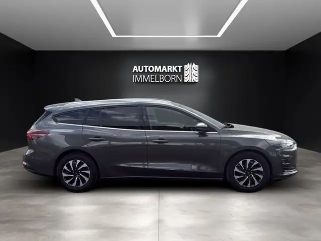 Ford Focus view 11