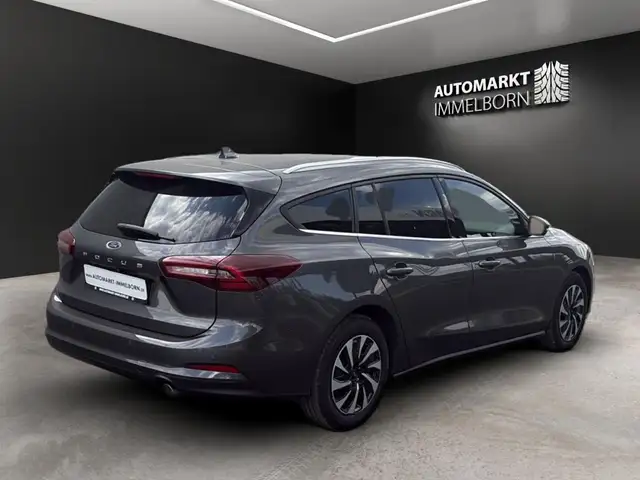 Ford Focus view 8