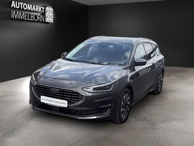 Ford Focus view 3