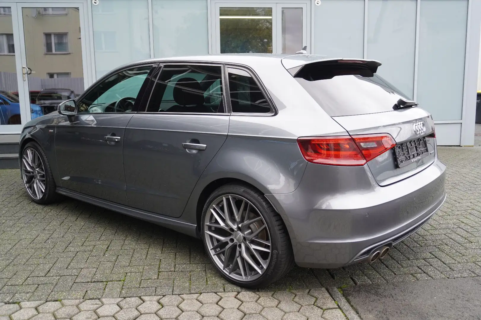 Audi A3 Sportback S line Sportpaket quattro Automatik Gris - 2