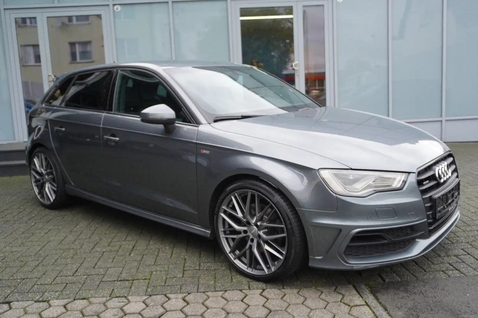 Audi A3 Sportback S line Sportpaket quattro Automatik Gris - 1