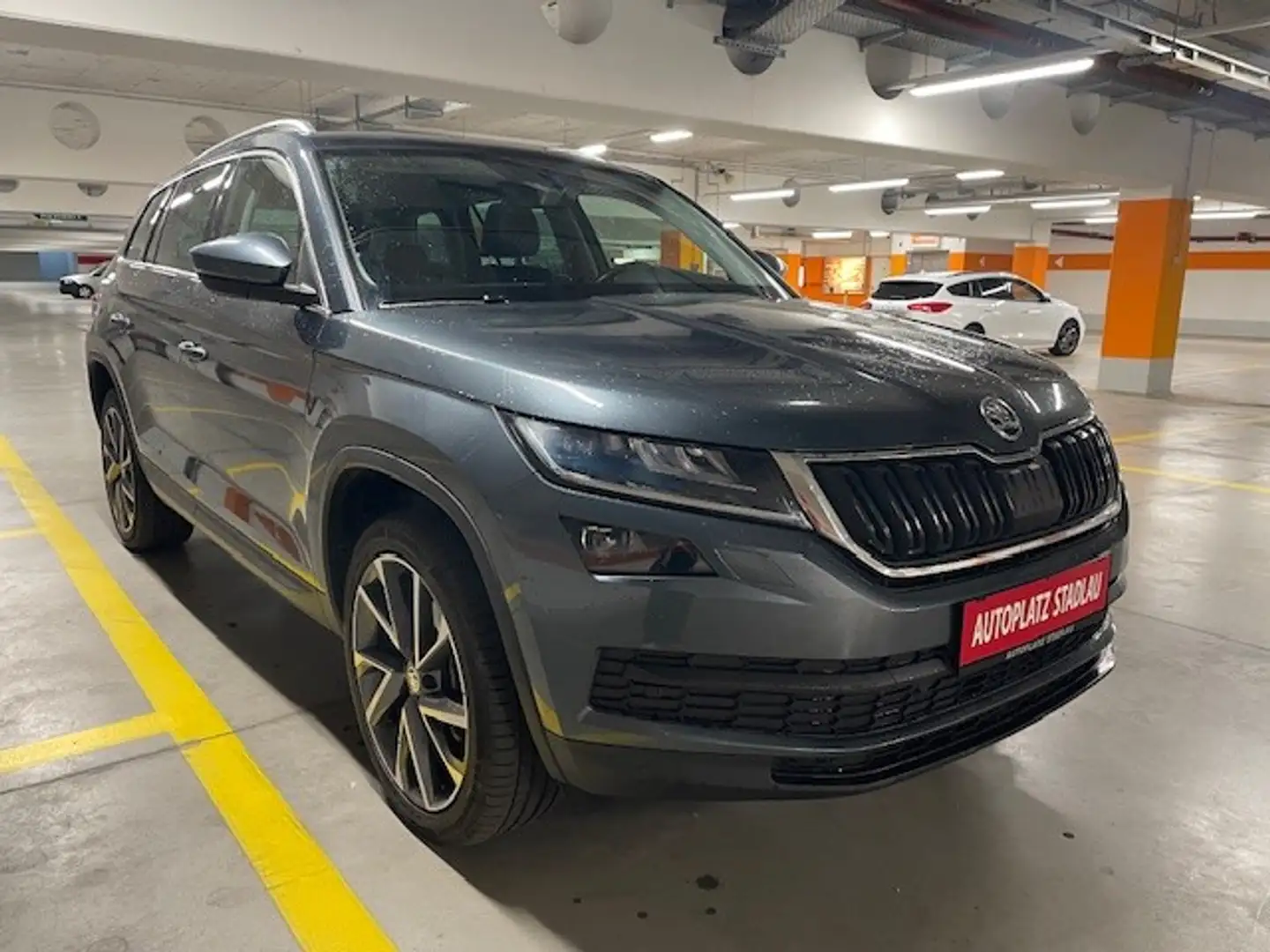 Skoda Kodiaq 2,0 TDI SCR Style Limited DSG Grau - 2