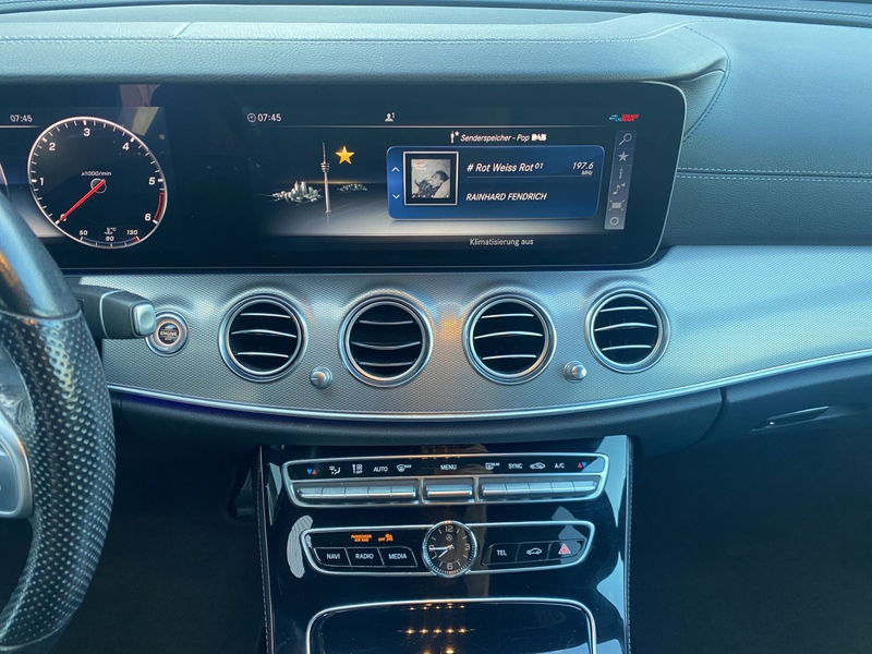 Mercedes-Benz E 220 d Limousine PTS Shz Ambi AMG COM Burm AUT — photo 9