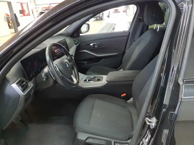 BMW 3 Series view 7