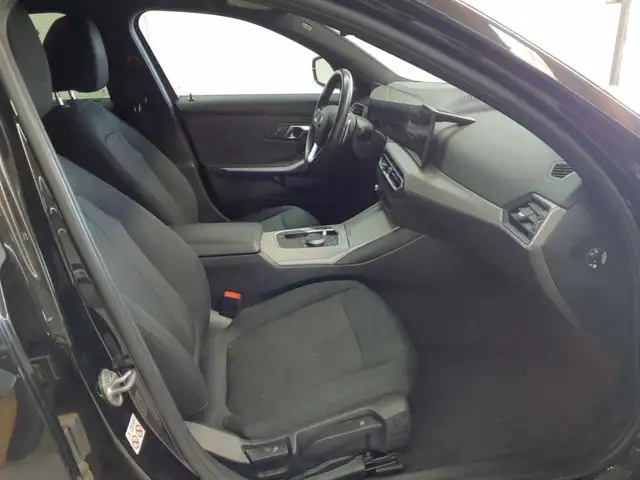 BMW 3 Series view 8