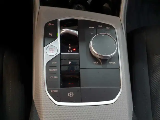 BMW 3 Series view 10