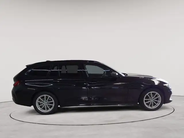 BMW 3 Series view 3
