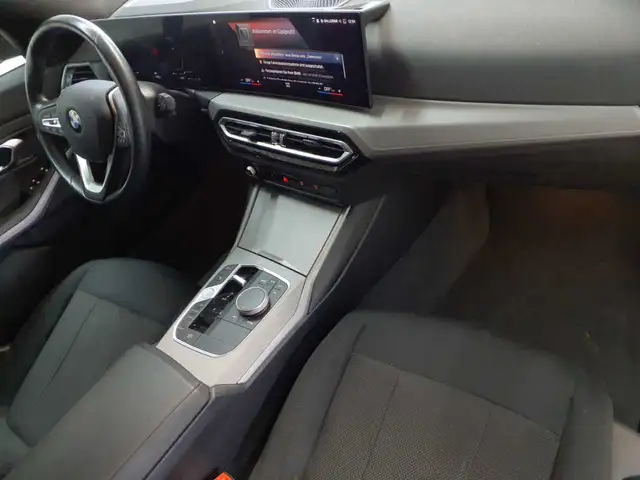 BMW 3 Series view 9