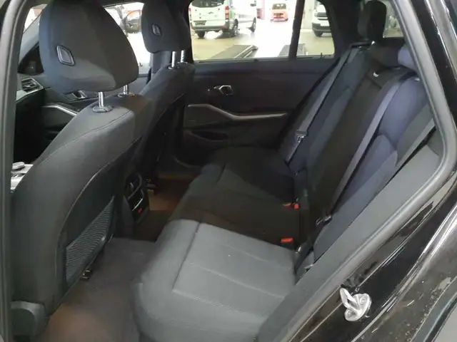 BMW 3 Series view 13